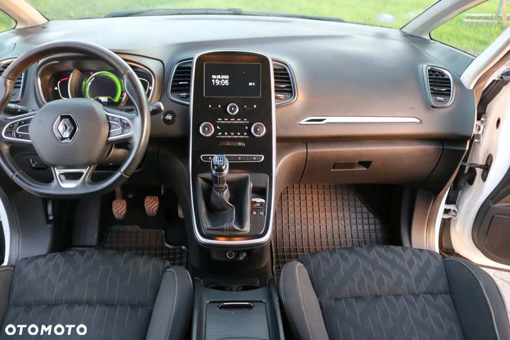 Renault Grand Scenic - 36