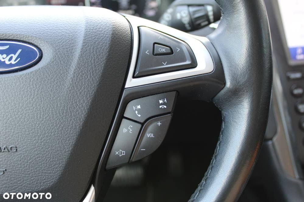 Ford Mondeo - 32