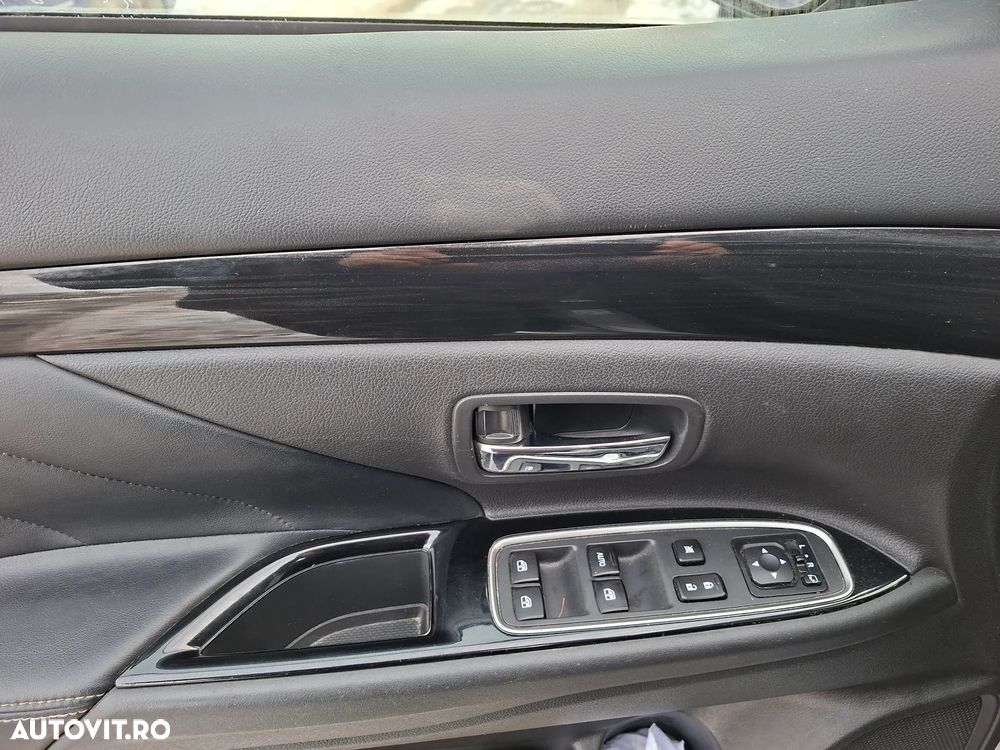 Mitsubishi Outlander 2.0 4WD Top - 16