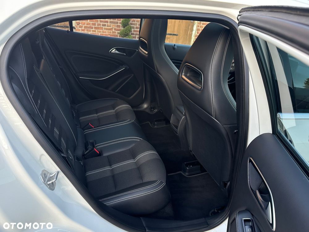 Mercedes-Benz GLA - 31