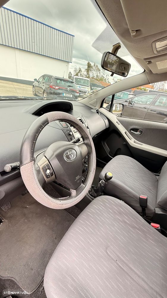 Toyota Yaris 1.4 D-4D Comfort+AC - 12