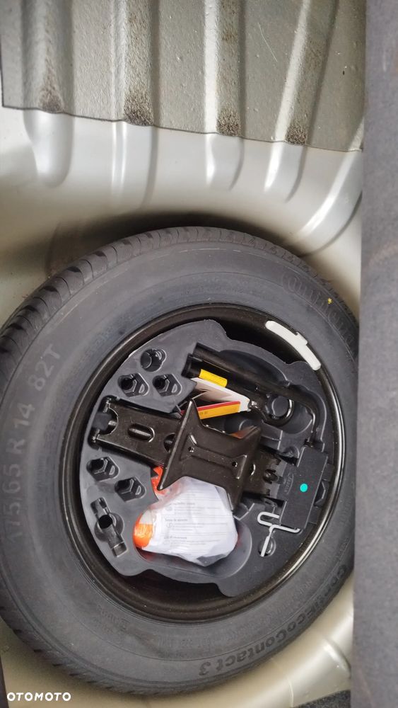 Renault Clio 1.2 16V Campus - 10