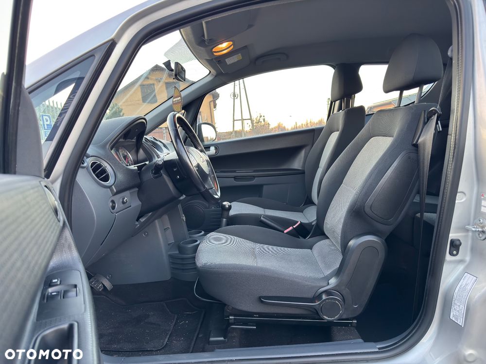 Mitsubishi Colt - 11