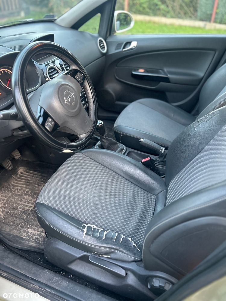 Opel Corsa 1.4 16V Cosmo - 24