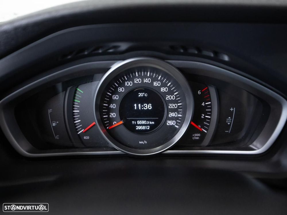 Volvo V40 Cross Country - 13