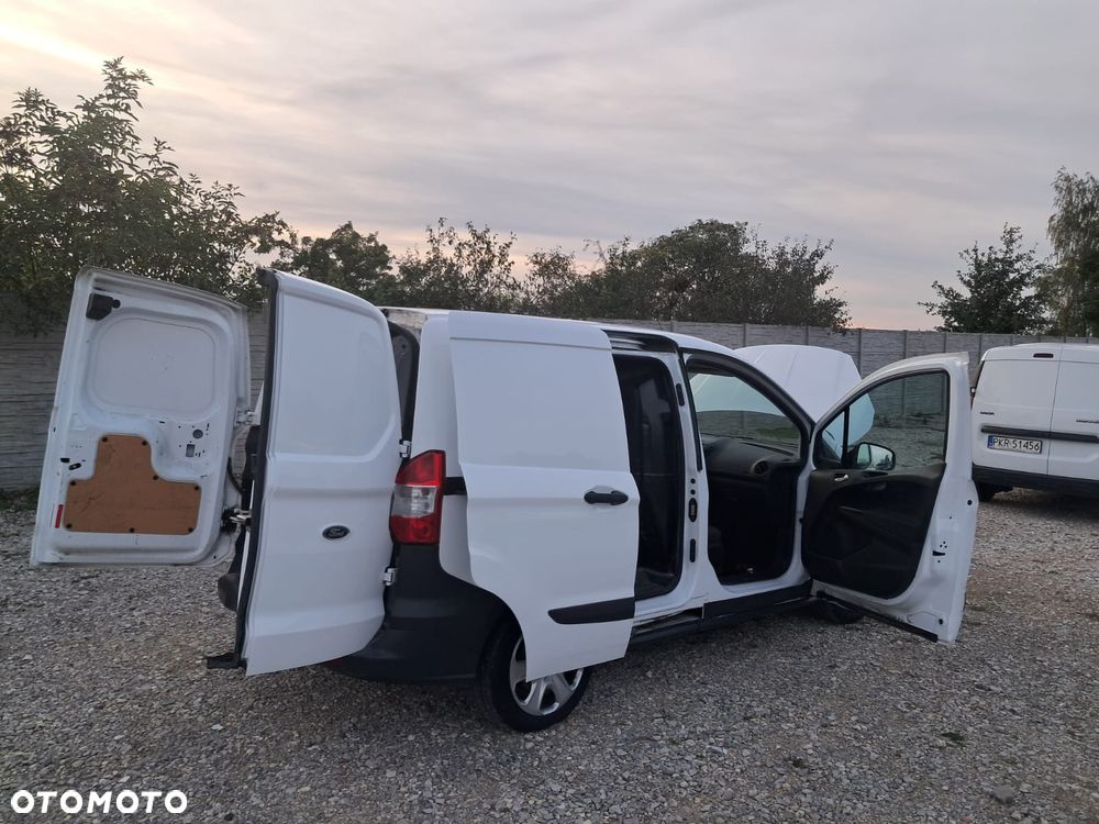 Ford Transit Courier - 20
