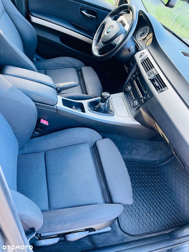 BMW Seria 3 318d - 16