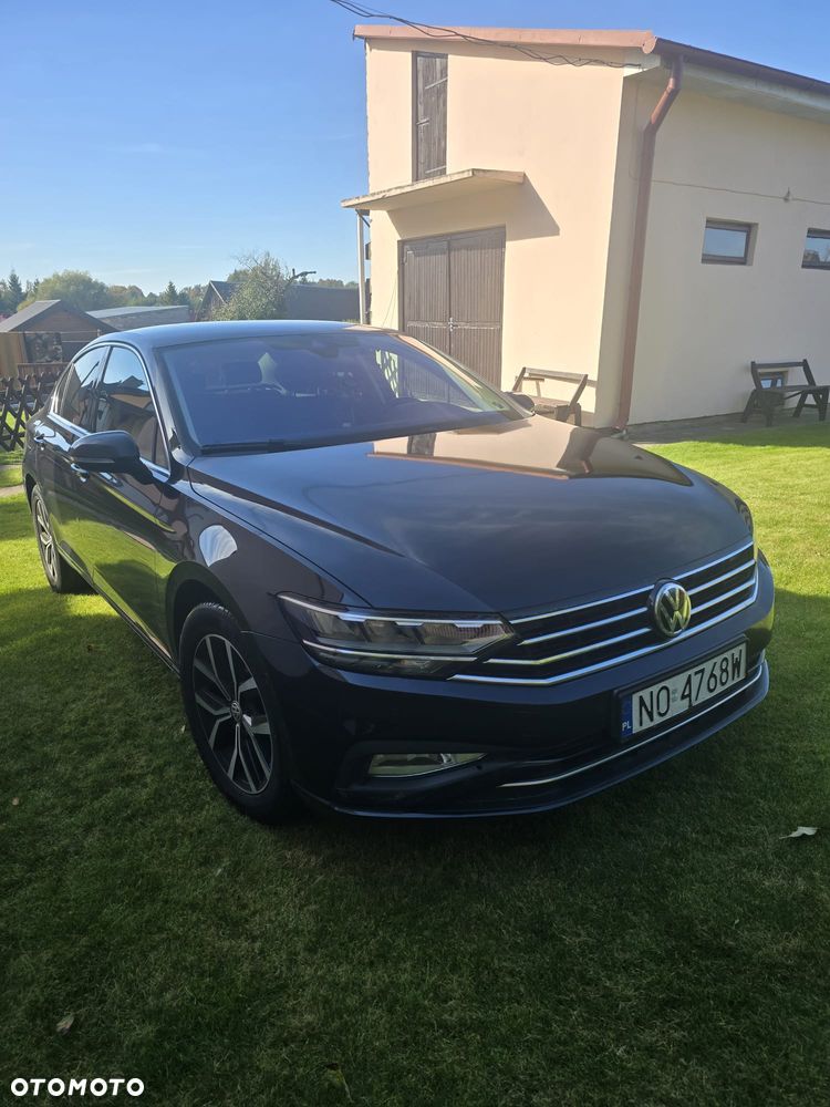 Volkswagen Passat - 1