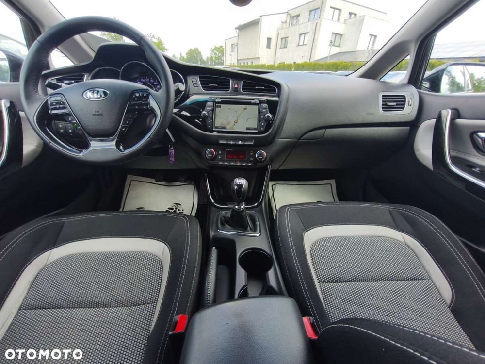Kia Ceed - 8