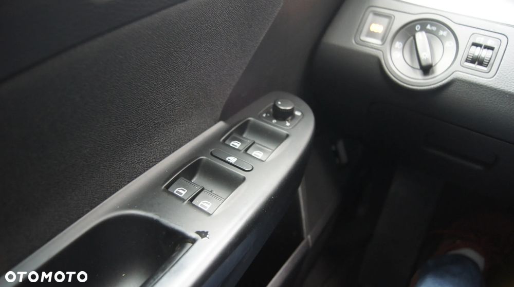 Volkswagen Passat 2.0 TDI Comfortline - 24