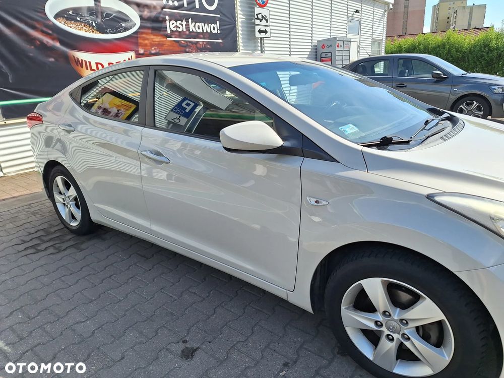 Hyundai Elantra 1.6 Comfort - 14