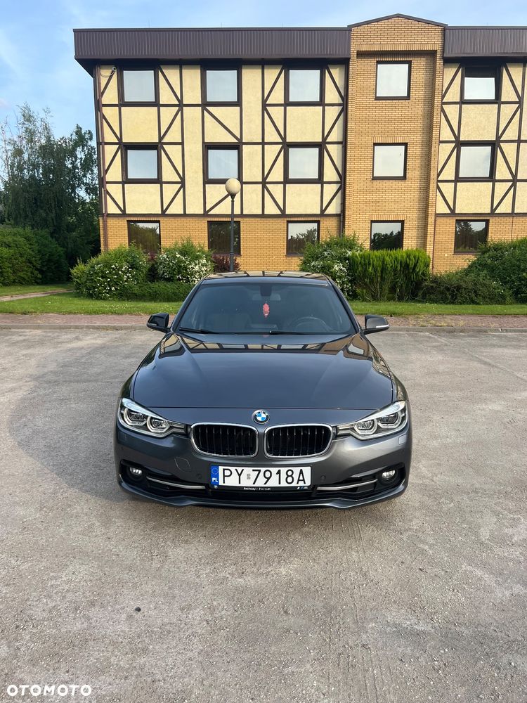 BMW Seria 3 330i Sport - 3
