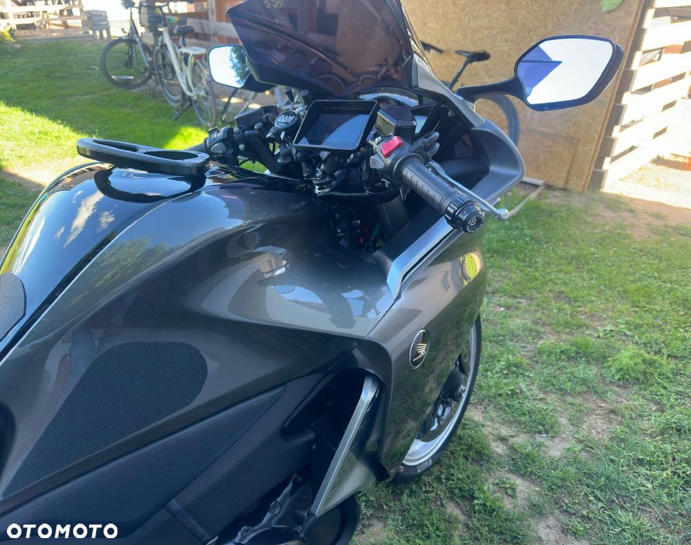 Honda VFR - 4