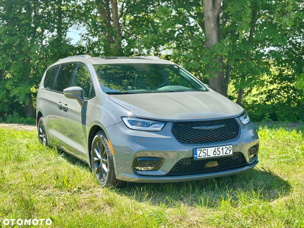 Chrysler Pacifica - 1