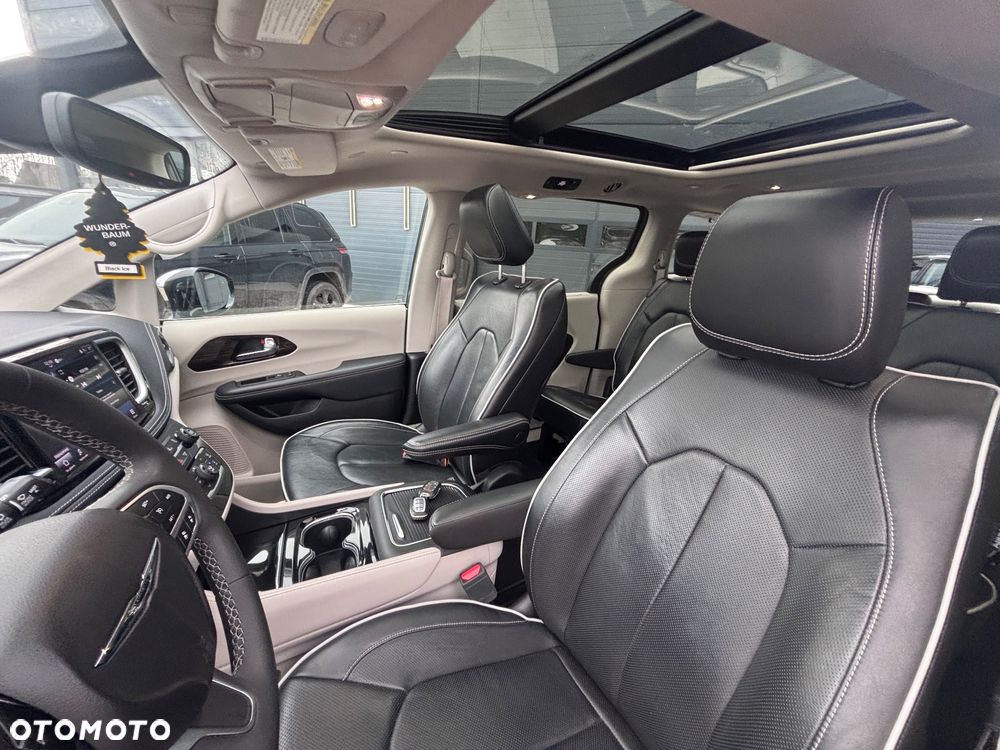 Chrysler Pacifica - 16