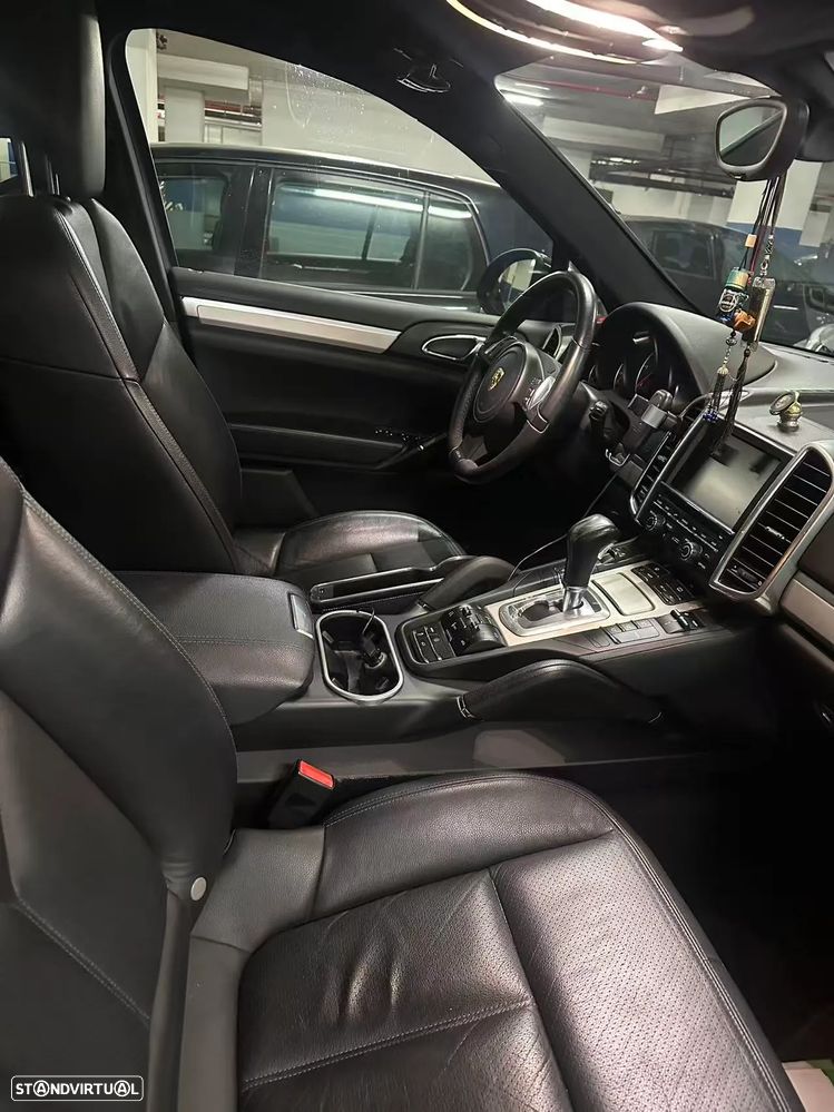 Porsche Cayenne - 12