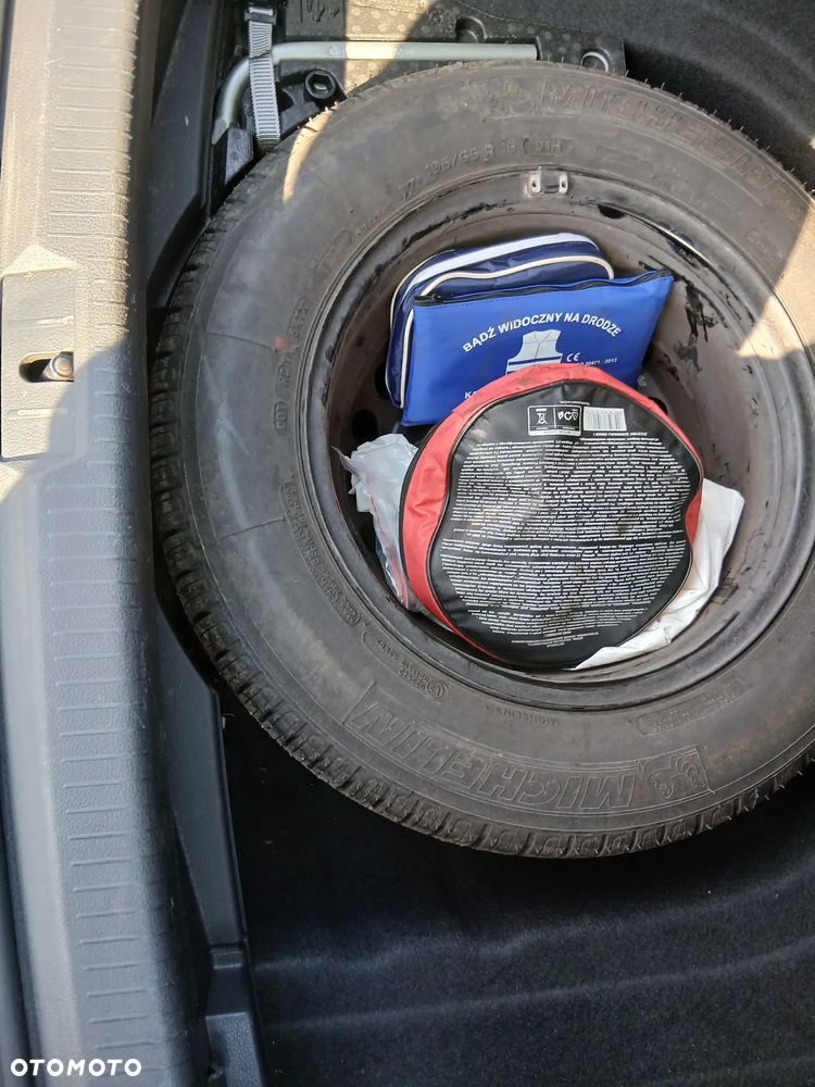 Volkswagen Golf - 22