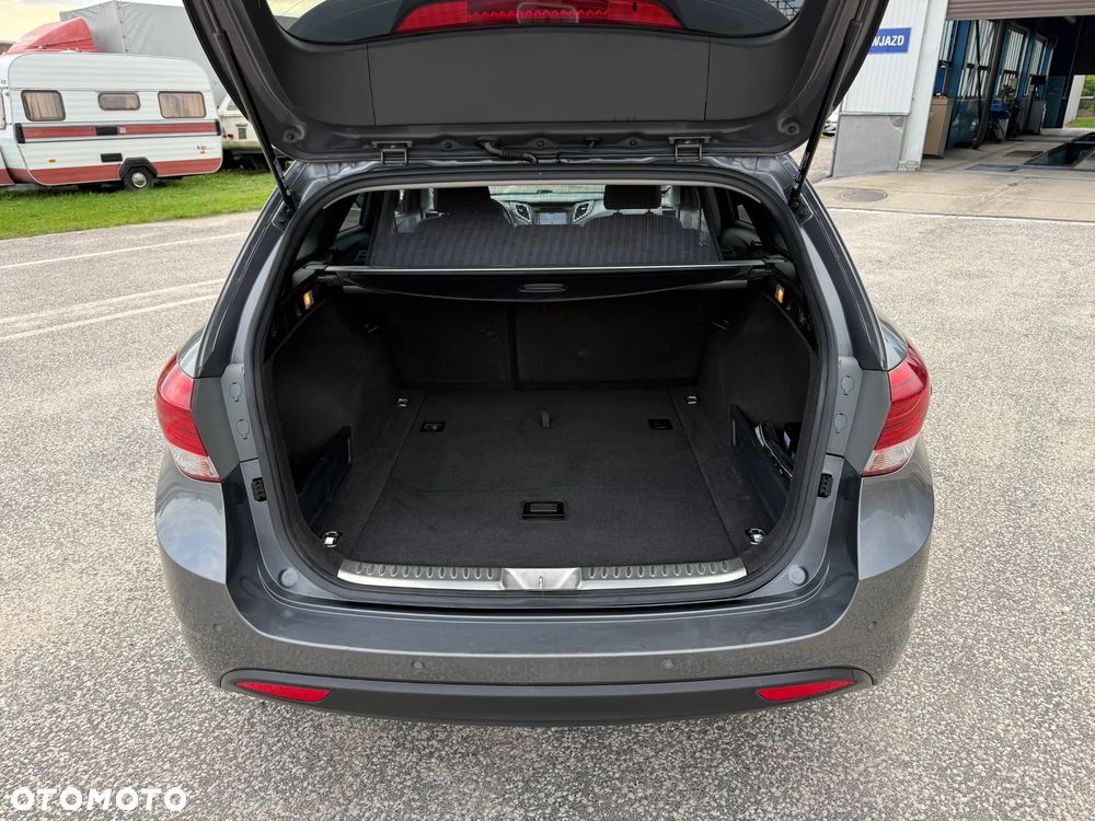 Hyundai i40 Kombi blue 1.6 Family+ - 7