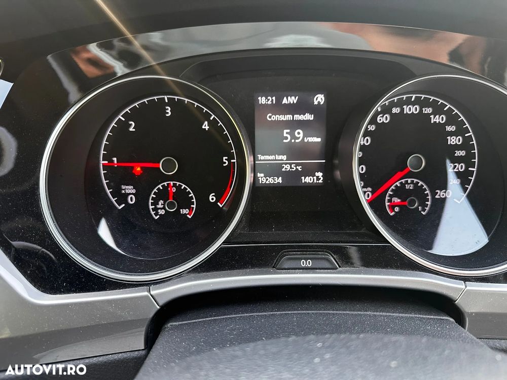 Volkswagen Touran 1.6 TDI Comfortline - 16