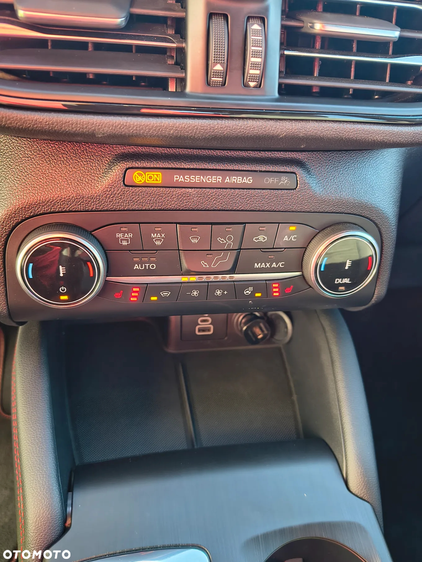 Ford Kuga 2.5 Duratec PHEV ST-LINE X - 27