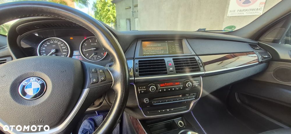 BMW X5 4.8i xDrive - 14