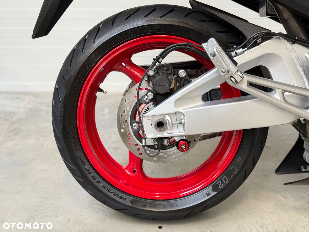 Suzuki GSR - 15