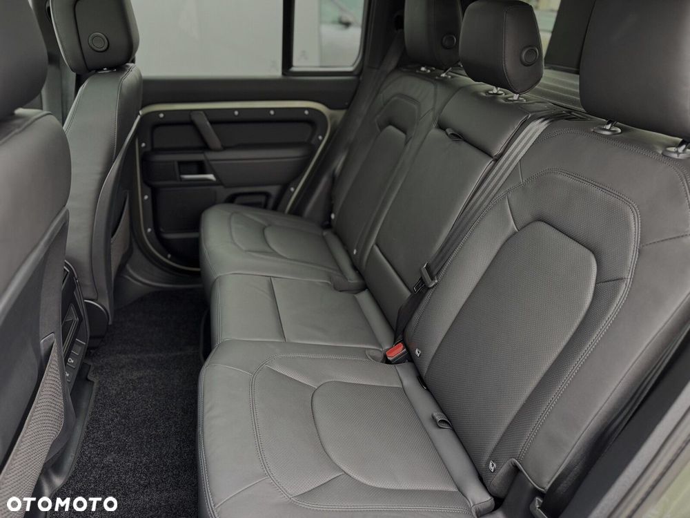 Land Rover Defender - 22