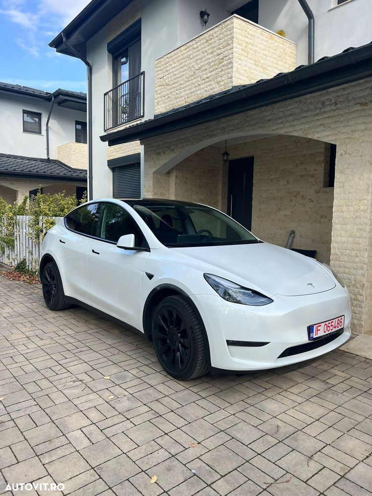 Tesla Model Y Long Range Dual Motor AWD - 1