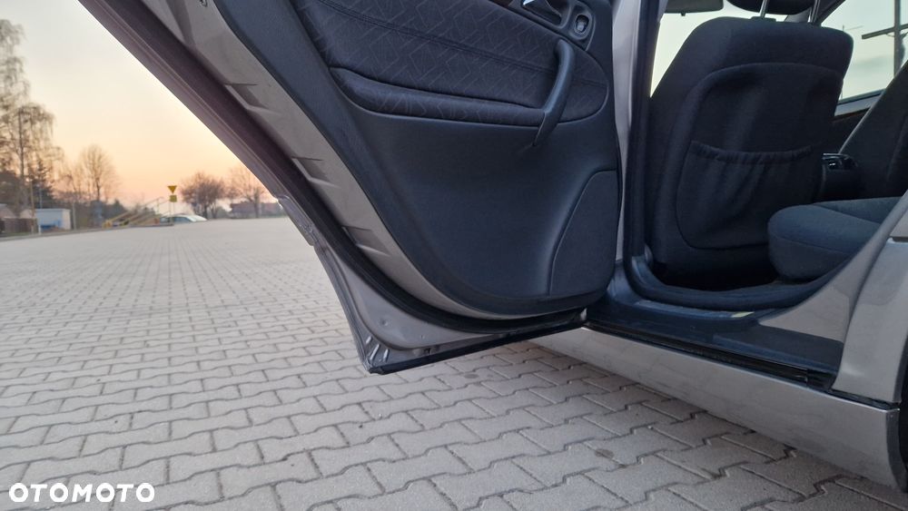 Mercedes-Benz Klasa C 200 Kompressor Automatik Elegance - 23