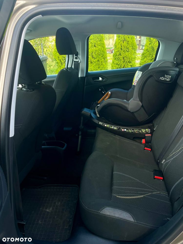 Peugeot 208 - 12