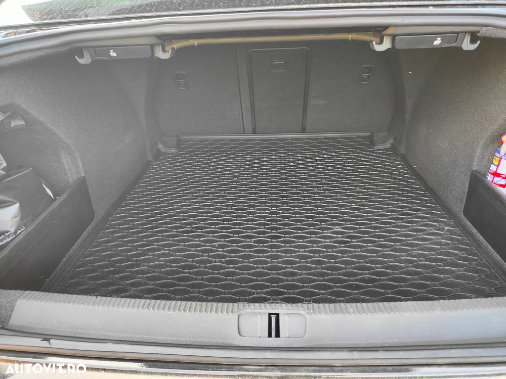Volkswagen Passat 2.0 TDI BlueMotion Tehnology Highline - 16