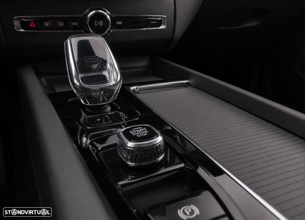 Volvo XC 60 T8 AWD Recharge Plus Black Edition - 22
