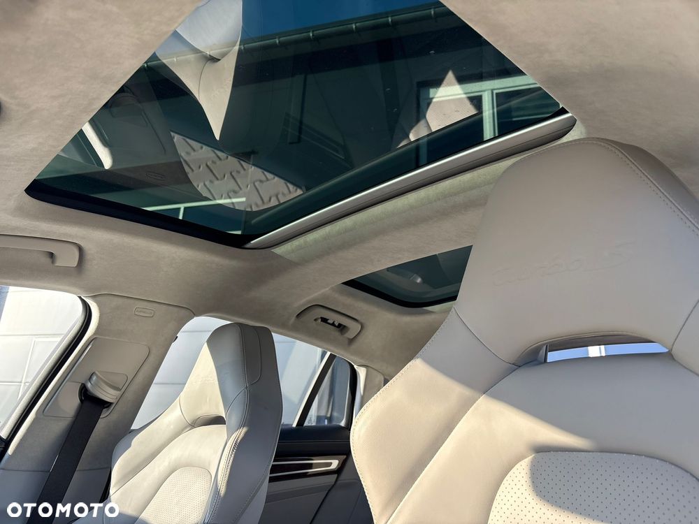 Porsche Panamera Turbo S - 24