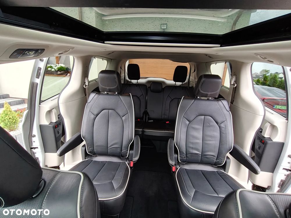 Chrysler Pacifica - 23