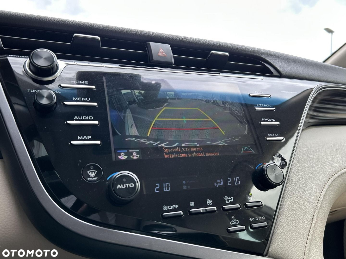 Toyota Camry 2.5 Hybrid Executive CVT - 18