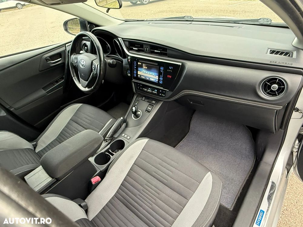 Toyota Auris 1.8 L VVT-i Hybrid Sol + - 23