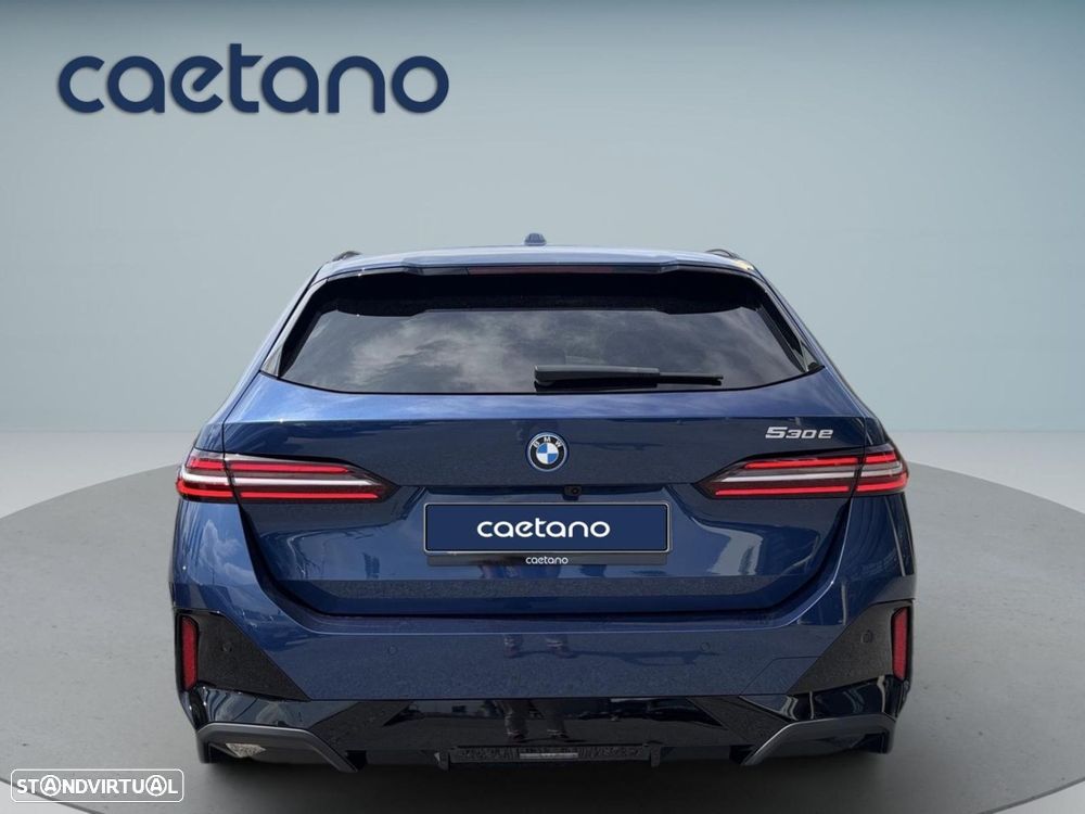 BMW 530 e Pack Desportivo M - 8