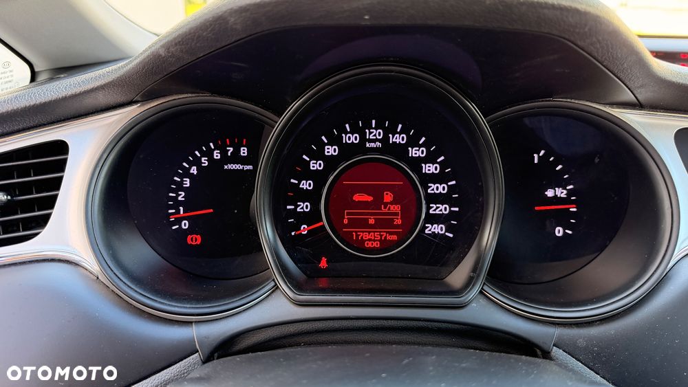 Kia Ceed 1.4 CVVT UEFA EURO 2016 - 20