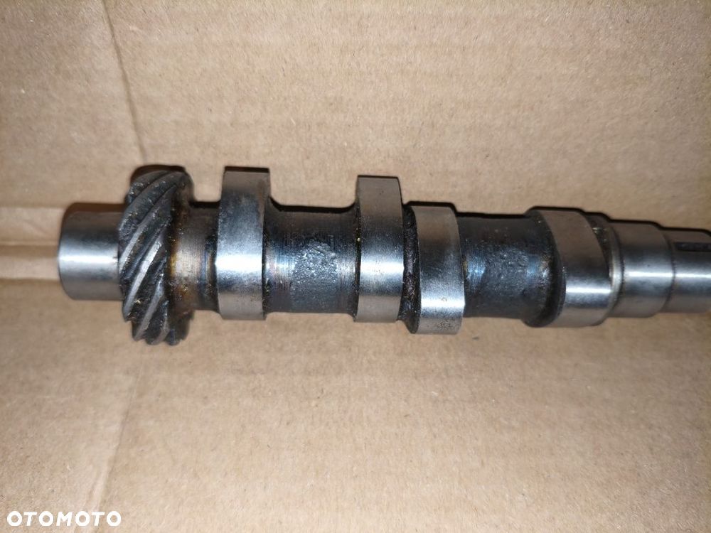 Oryginaly nowy wałek rozrządu K750 - 8