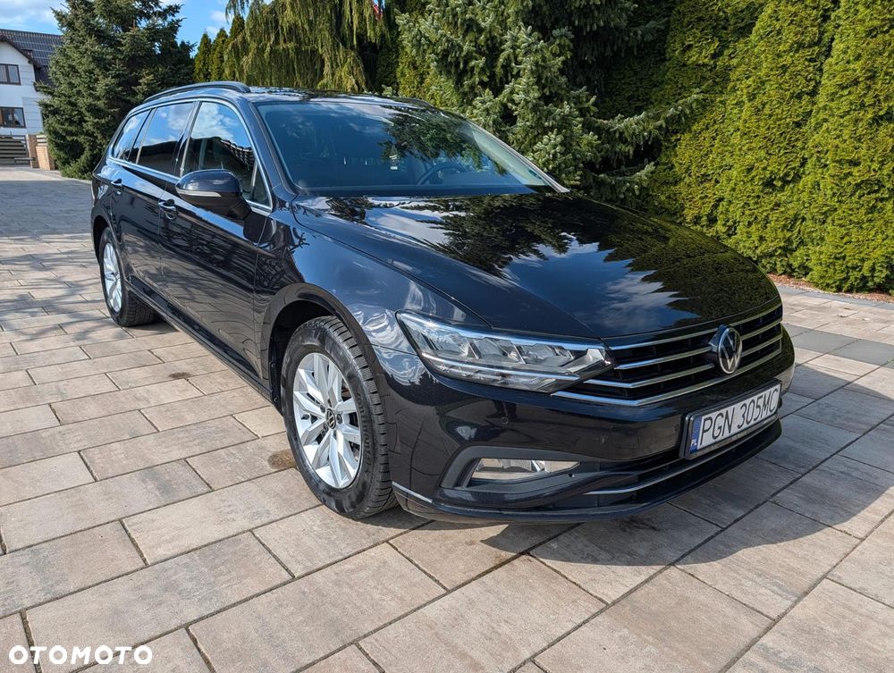 Volkswagen Passat - 1