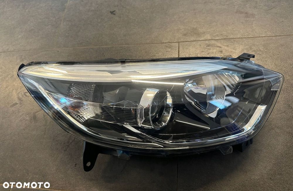 LAMPA PRAWA RENAULT CAPTUR 13-17 260100947R - 1