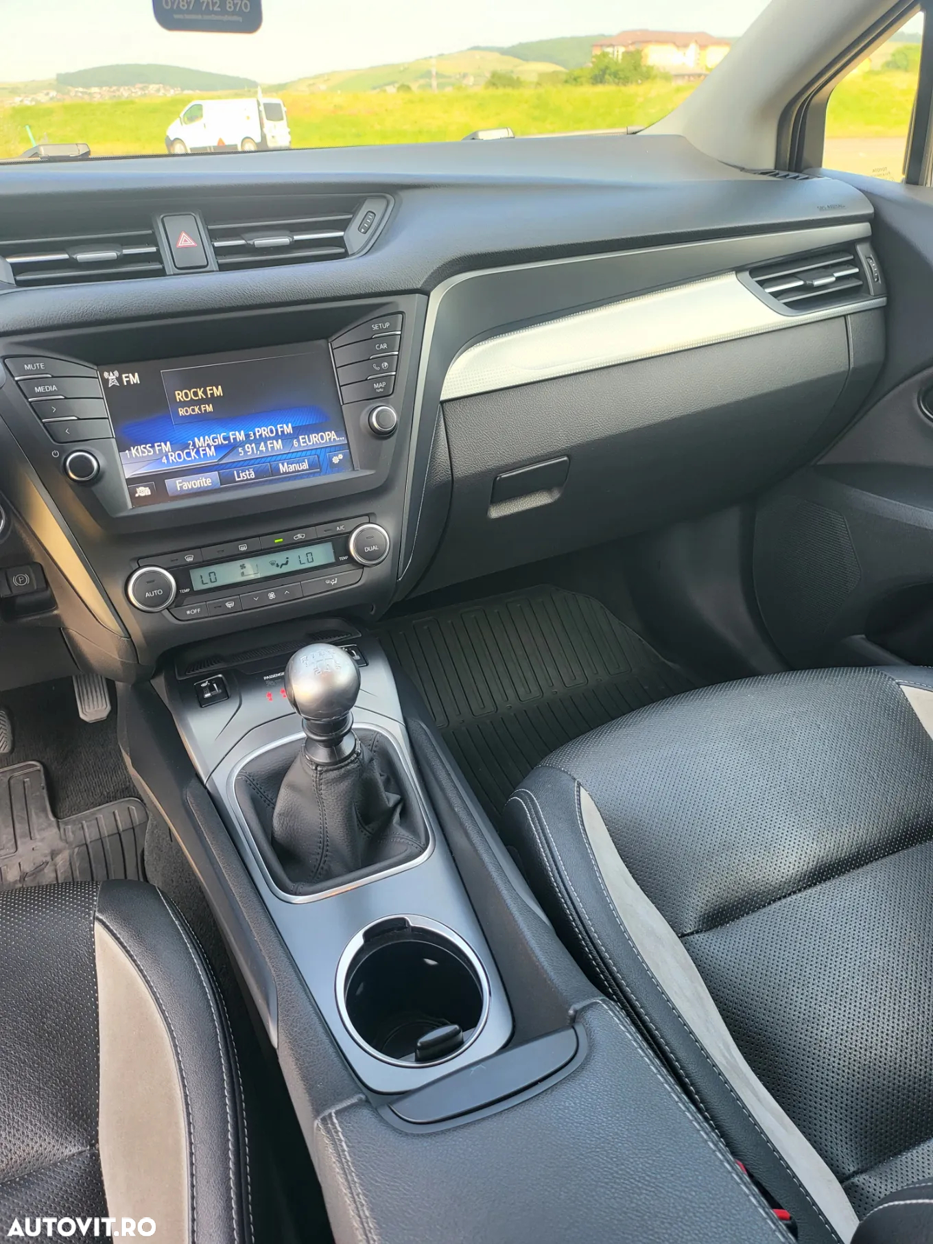 Toyota Avensis 2.0 D-4D Elegance - 12