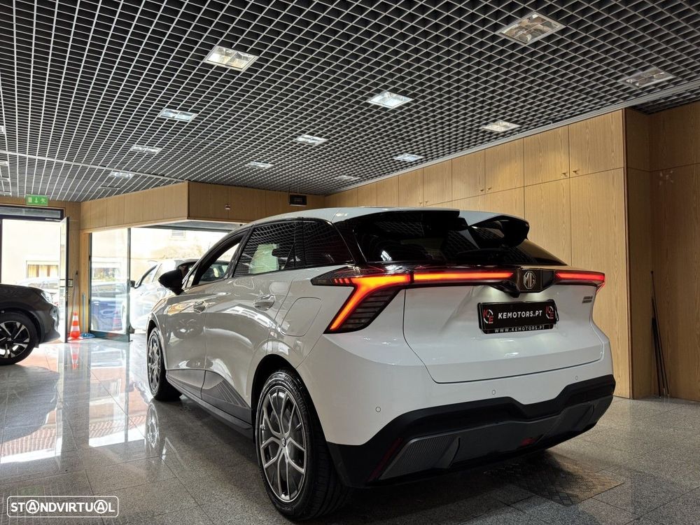 MG MG4 64 kWh Luxury - 8