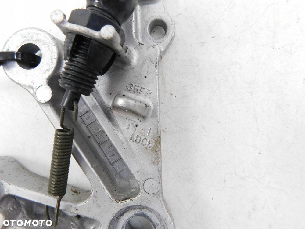 SUZUKI GSXR 600 K4 K5 SET PODNÓŻEK PASAŻERA PRAWY - 6