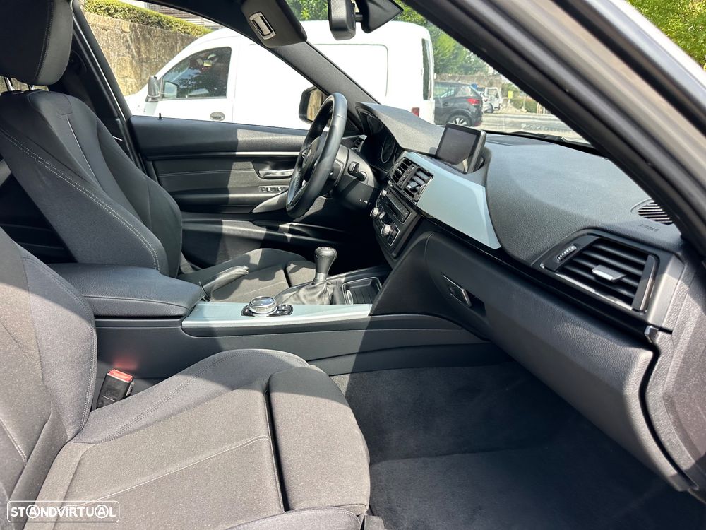 BMW 318 d Line Sport - 43