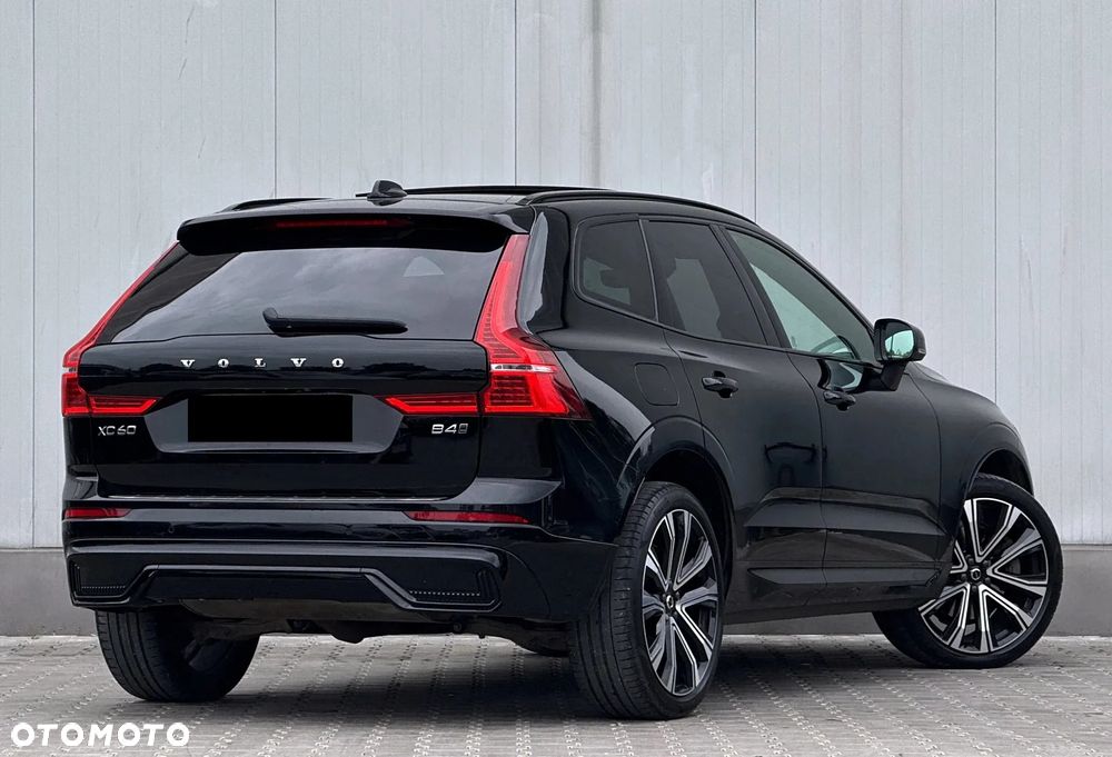 Volvo XC 60 B4 D AWD Plus Dark - 19