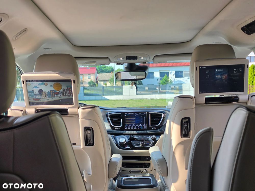 Chrysler Pacifica - 12