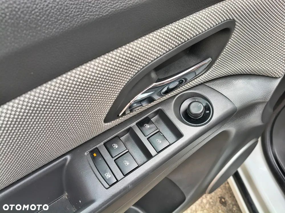 Chevrolet Cruze 2.0 LS - 26