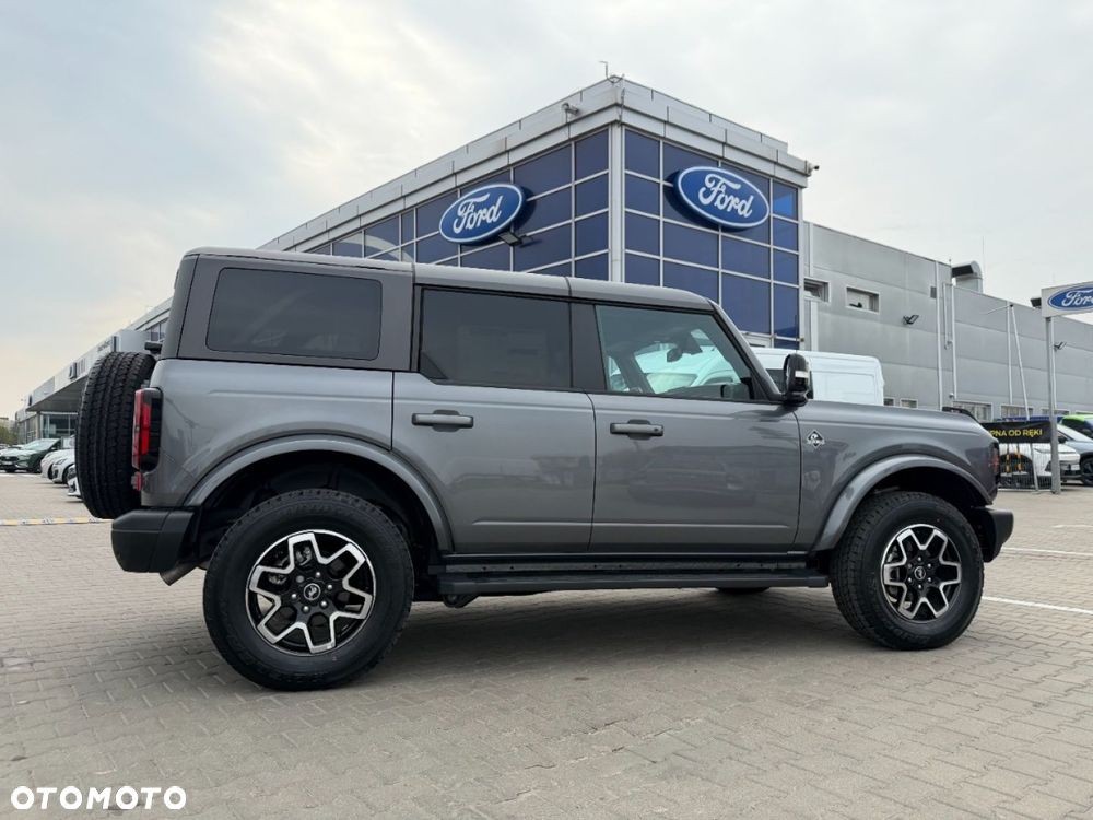 Ford Bronco - 4