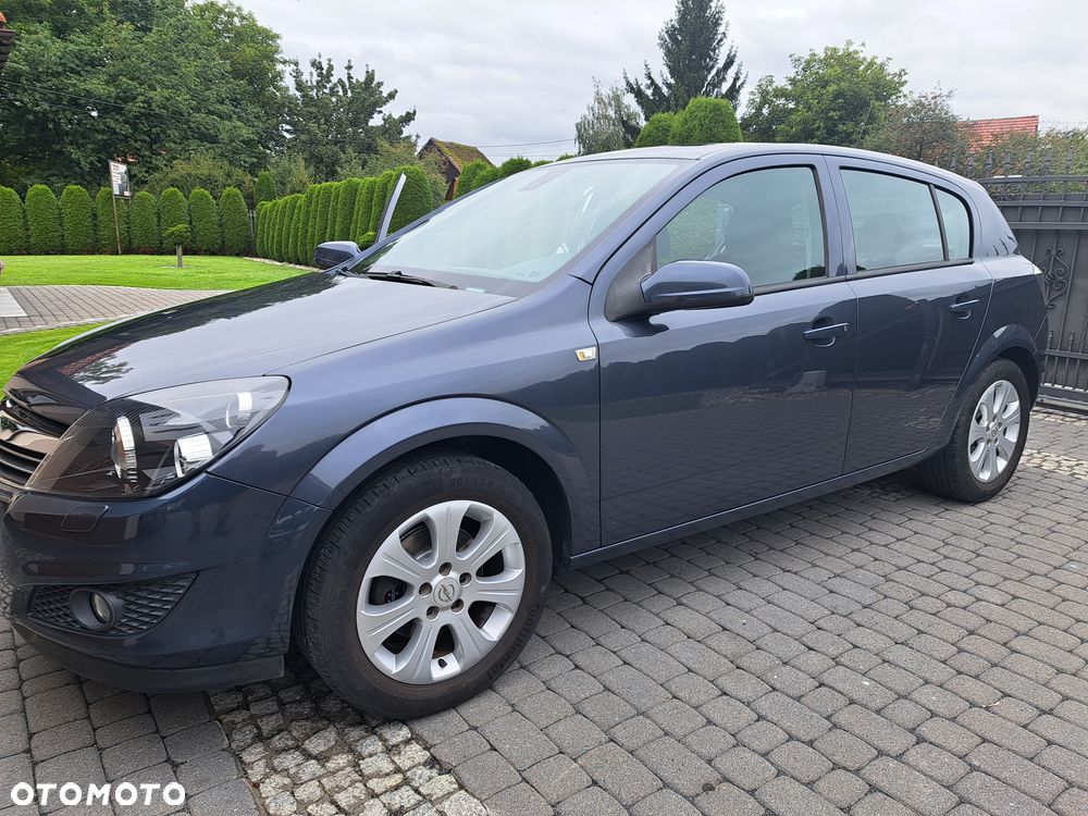 Opel Astra 1.6 Design Edition - 17
